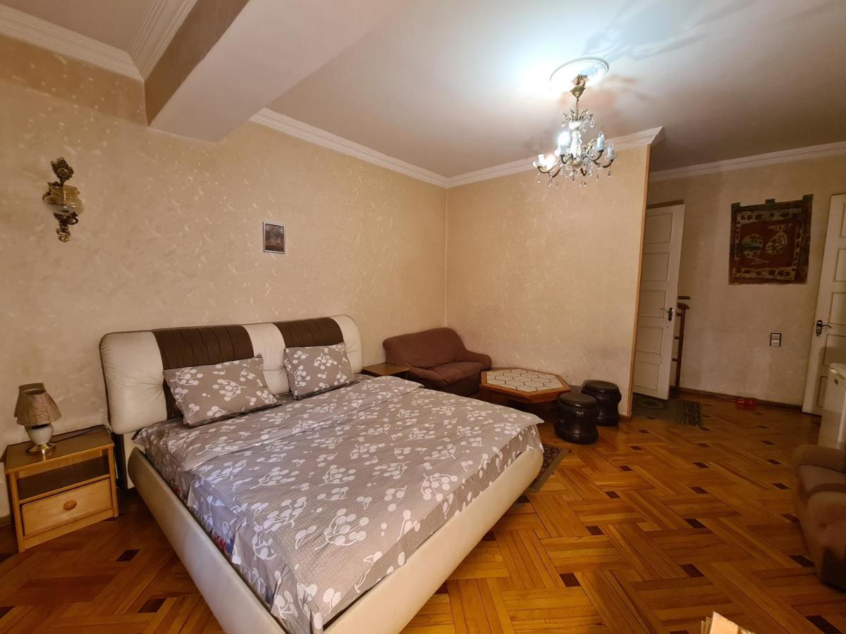 Hotel Bu Тбилиси Екстериор снимка