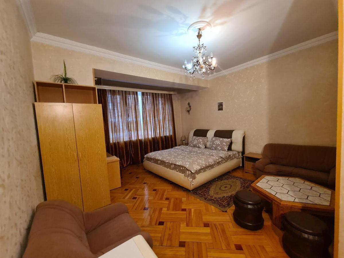 Hotel Bu Тбилиси Екстериор снимка