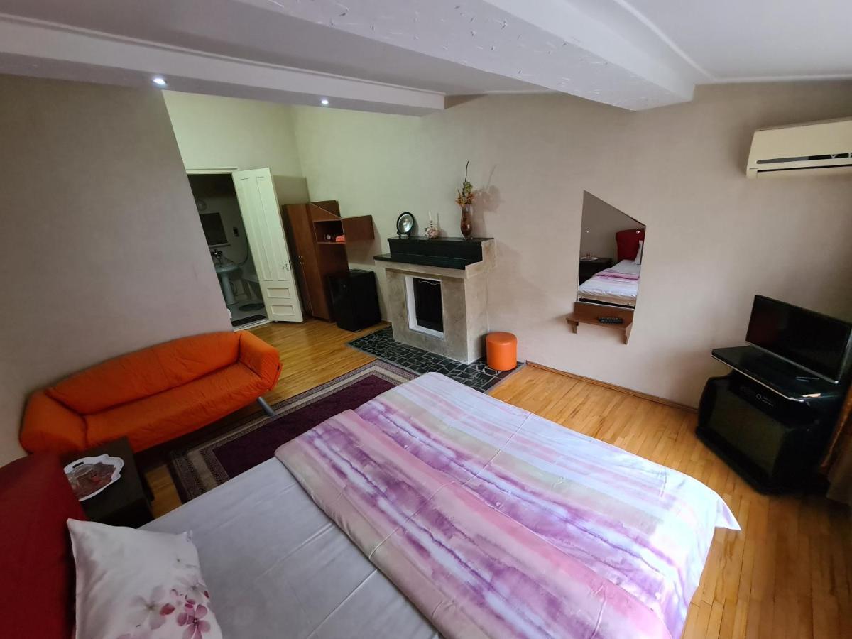 Hotel Bu Тбилиси Екстериор снимка